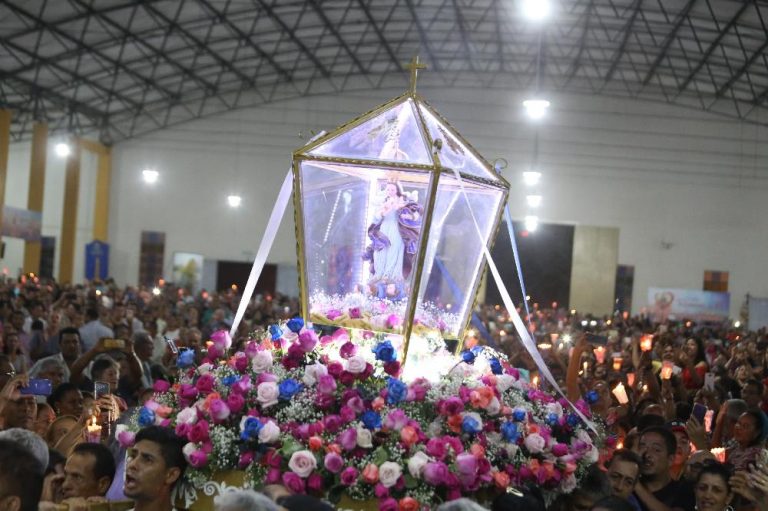 Milhares de devotos celebram Dia de Nossa Senhora dAbadia na 271ª