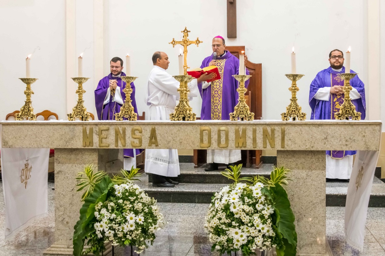 Dom Giovani Carlos presidiu Santa Missa em sufrágio da alma do papa