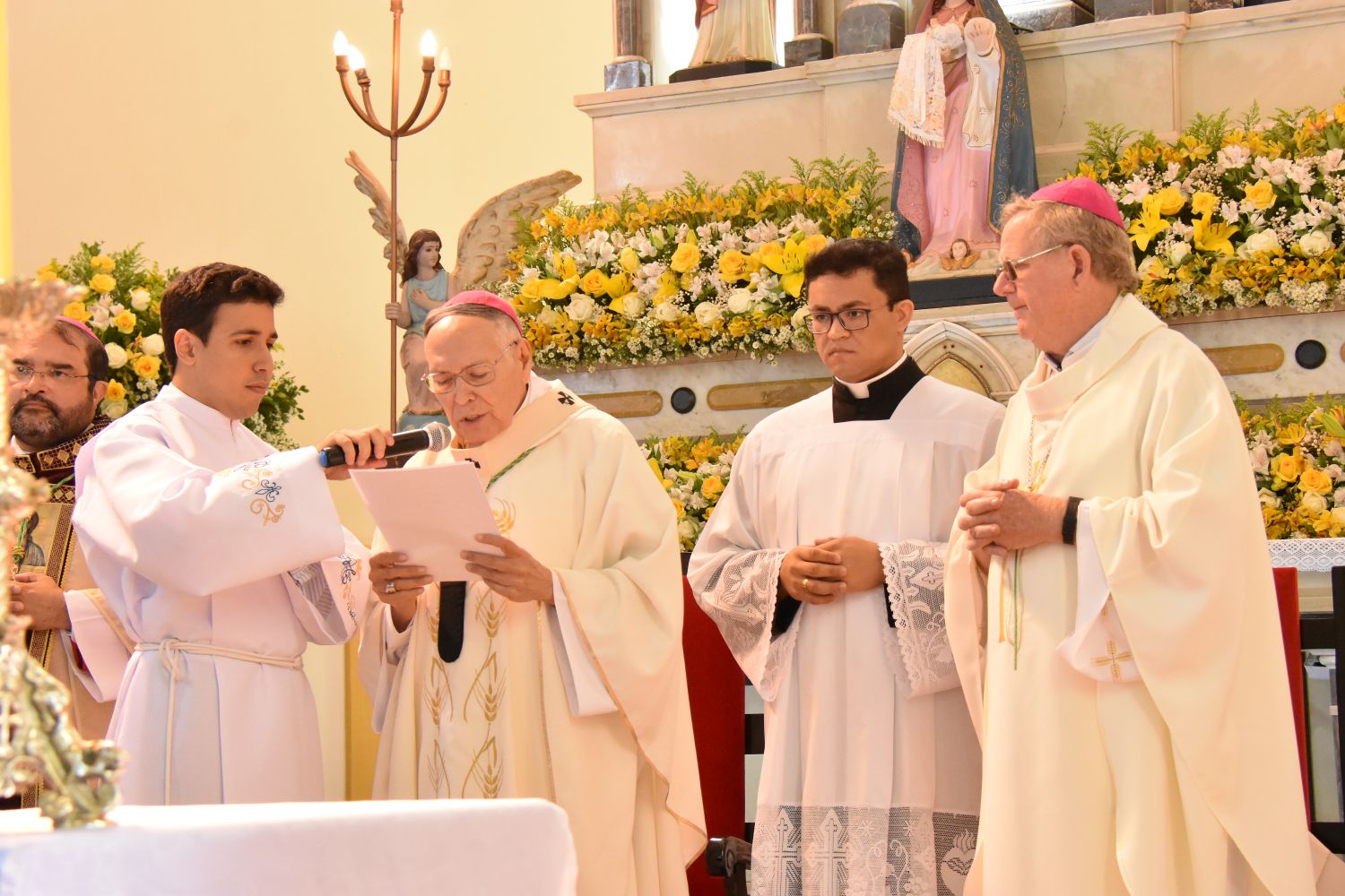 Jurisdição Northeastern elege Burgos-Núñez como bispo