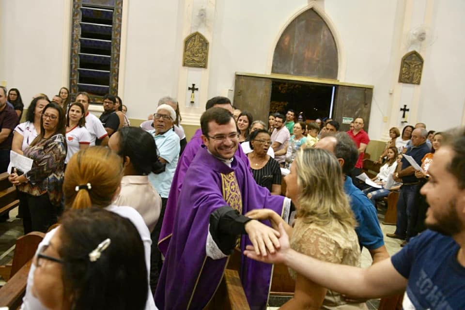 Sacerdote: o Bom Pastor como promessa de Deus a seu povo - Diocese de Uruaçu